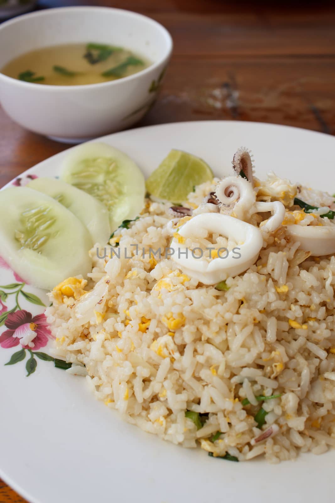 Fried rice with squid and mild soup