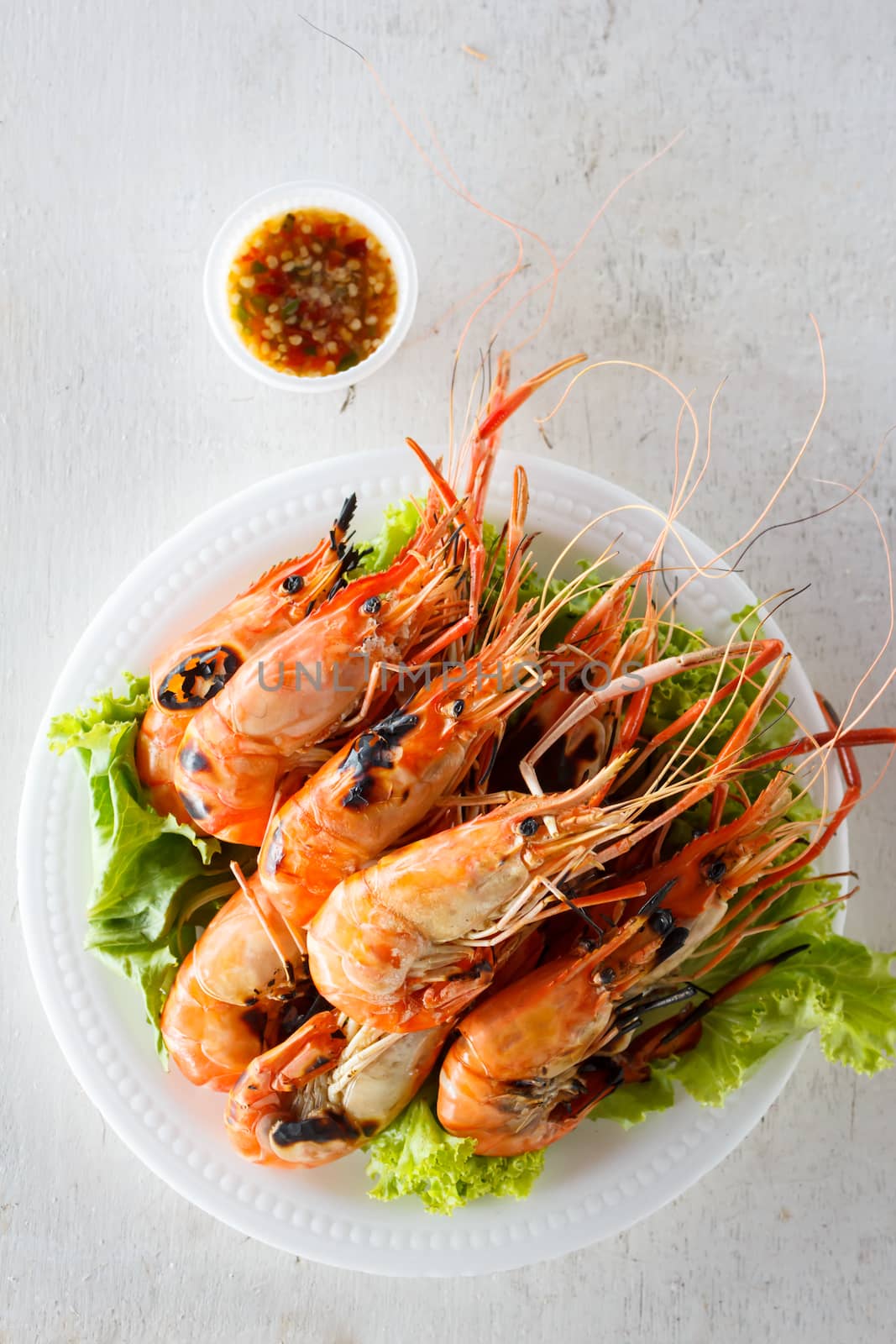 top view grilled prawns  by vitawin