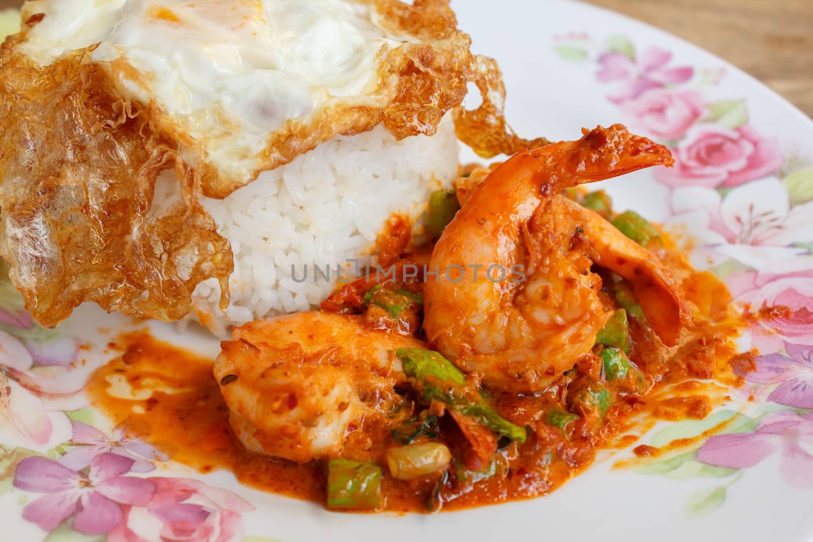 Prawns fried with curry sauce by vitawin