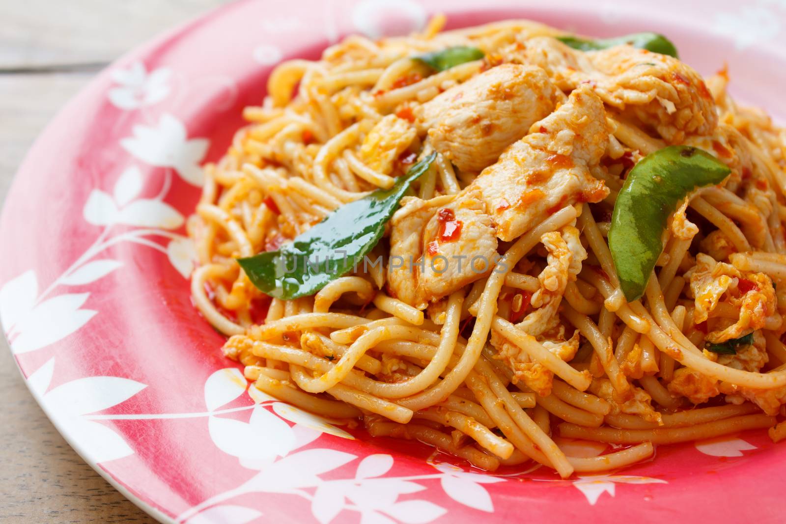 Stir Fried Spaghetti with Chicken in Chilli paste by vitawin