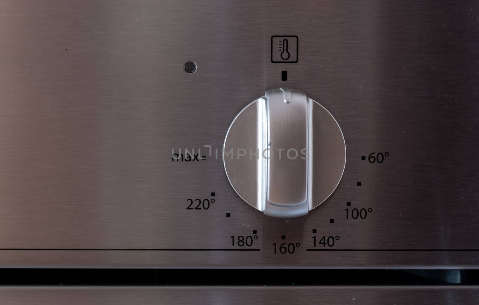 Temperature indicator of a modern oven by enrico.lapponi