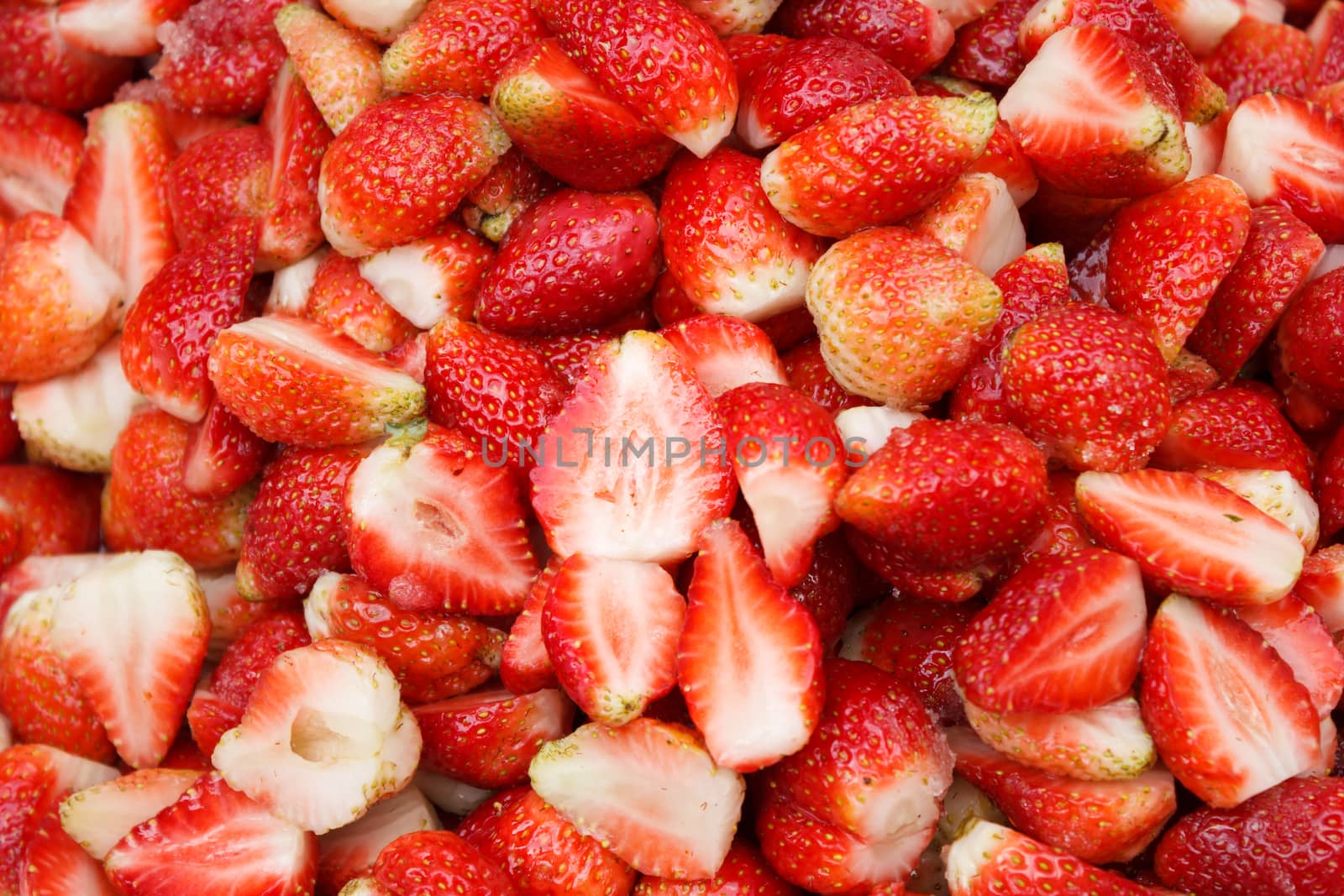 sliced strawberries background by vitawin
