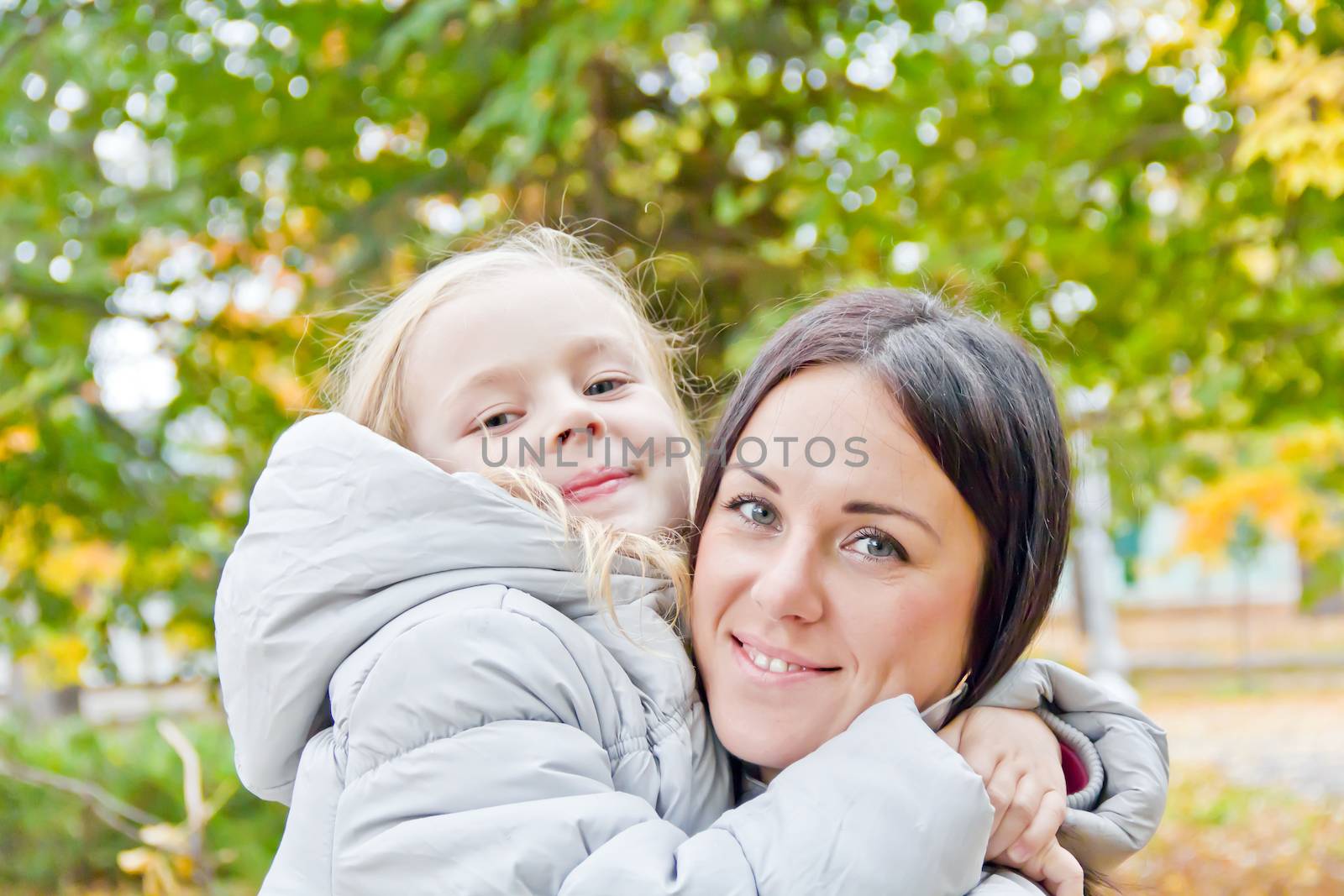 Photo of mother and daughter in autumn