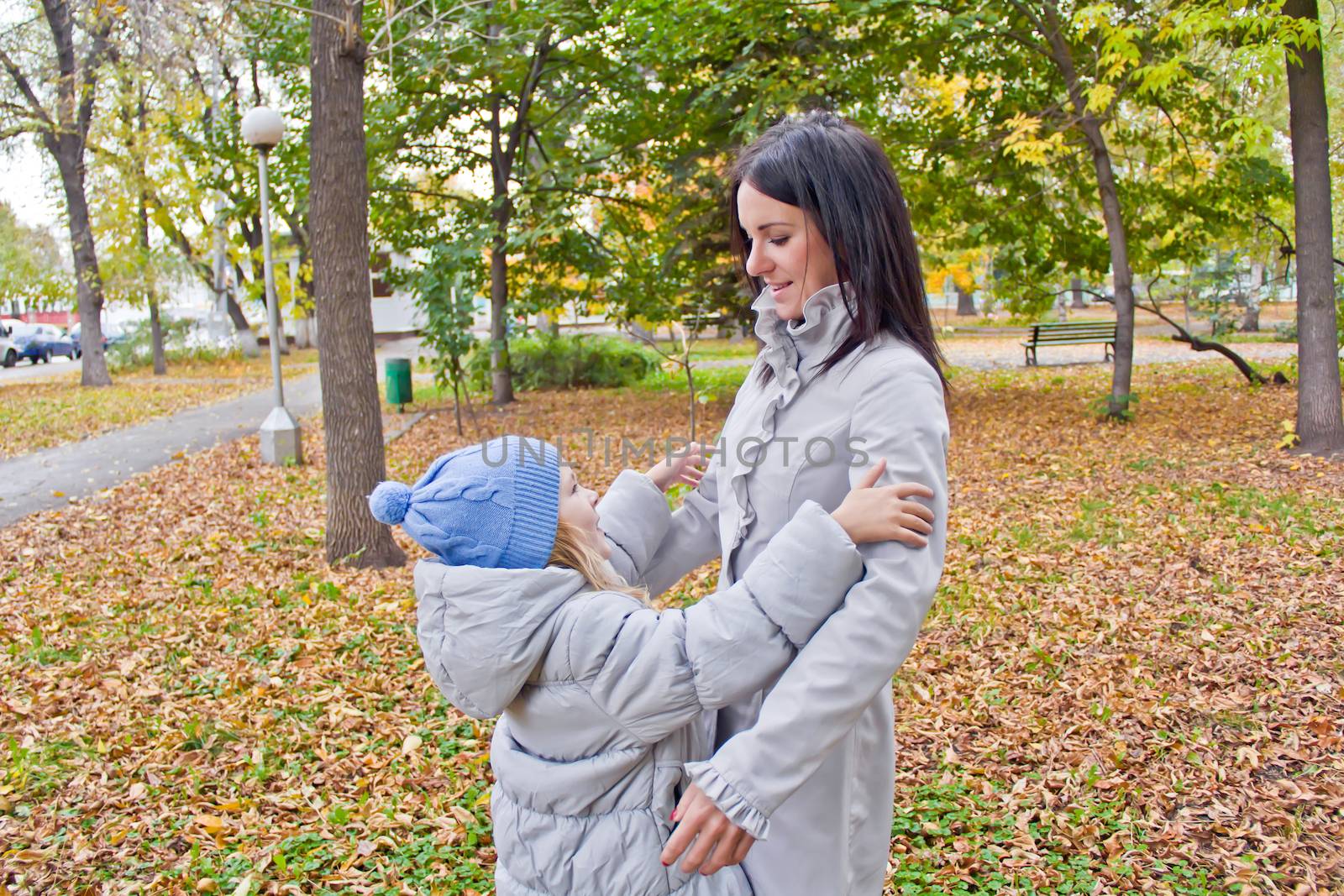 Photo of mother and daughter in autumn