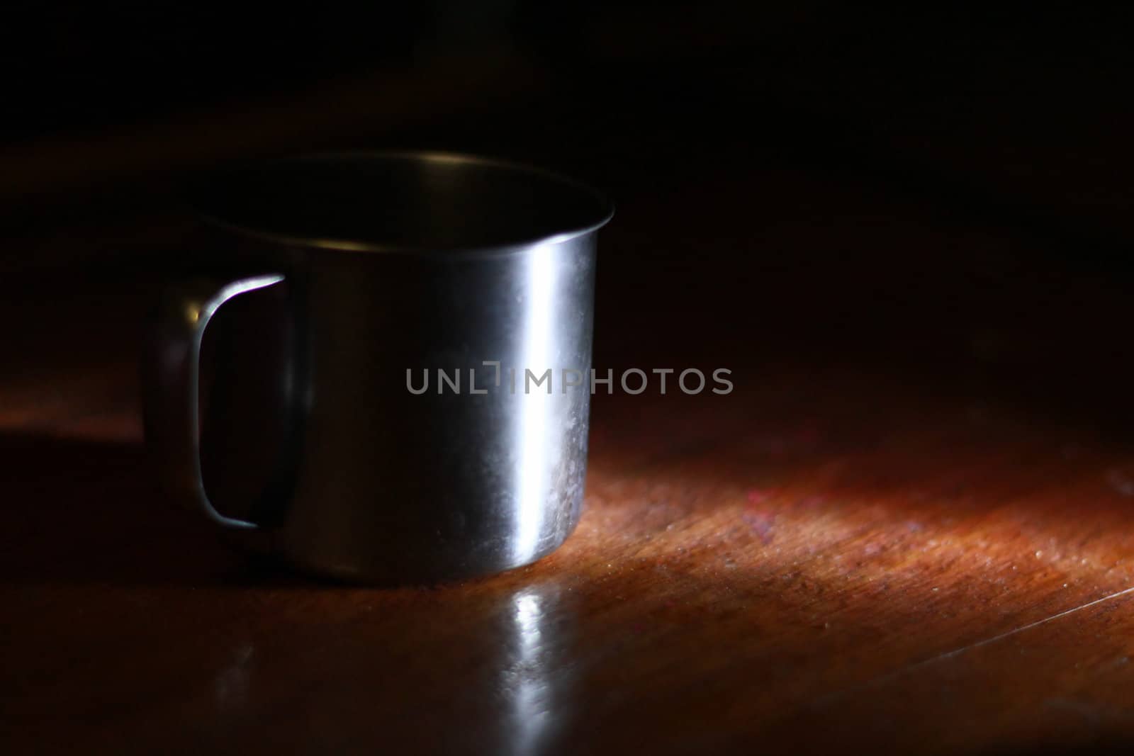  Stanless steel mug in the light by kaidevil