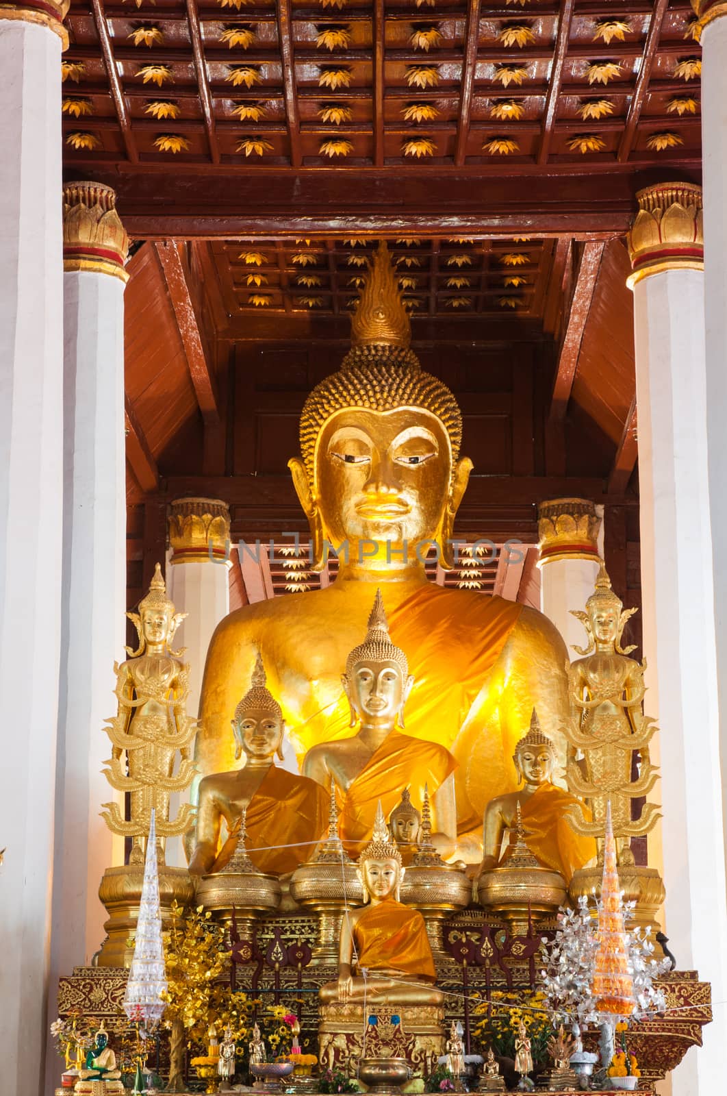 Wat Phra That Chae Haeng by Sorapop