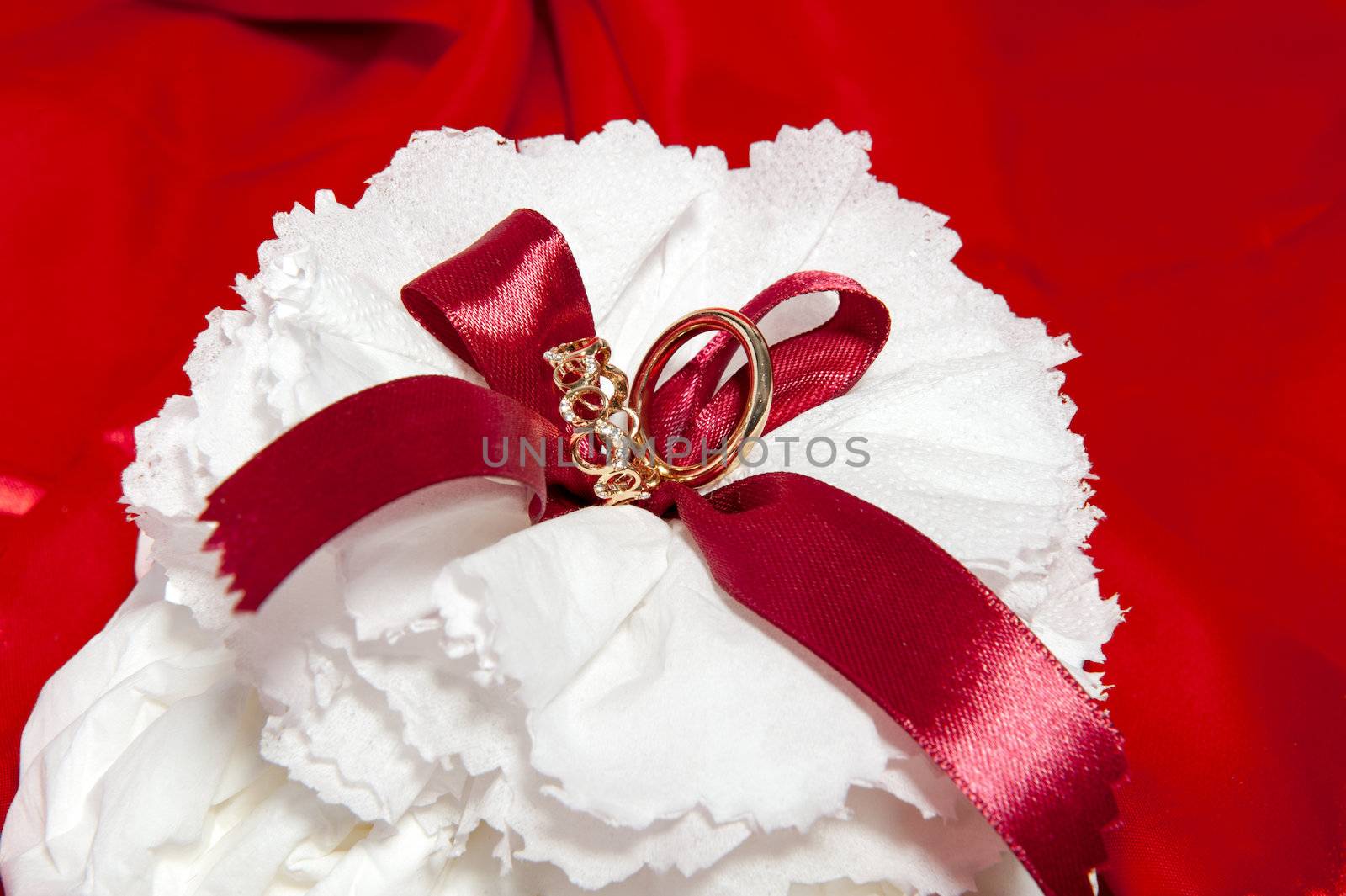  wedding rings on  a colorful fabric background