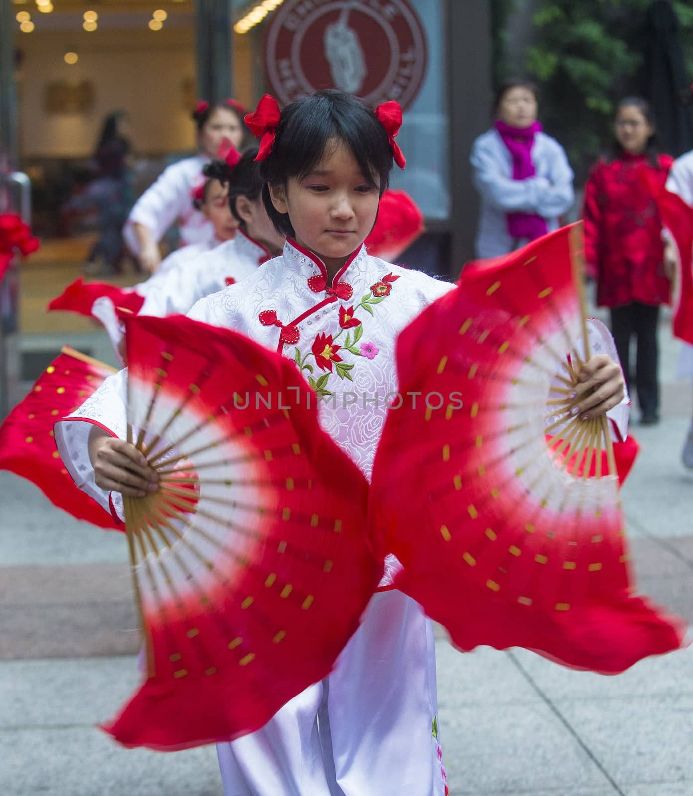 SAN FRANCISCO - FEB 15 : Unidentified dress up children performing during the Chinese New Year Parade in San Francisco , California on February 15 2014 , It is the largest Asian event in North America 