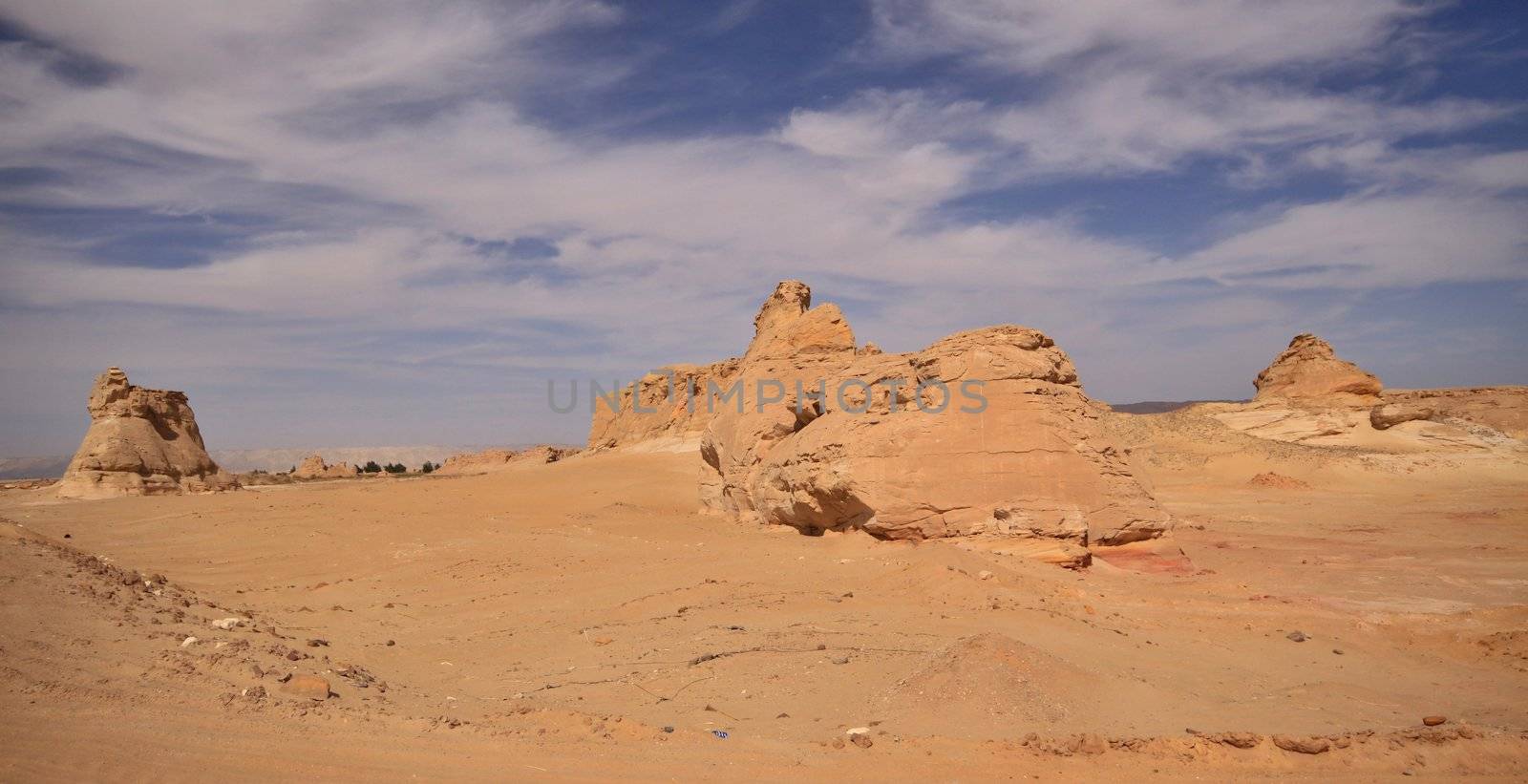 Lybian desert in Egypt by jnerad