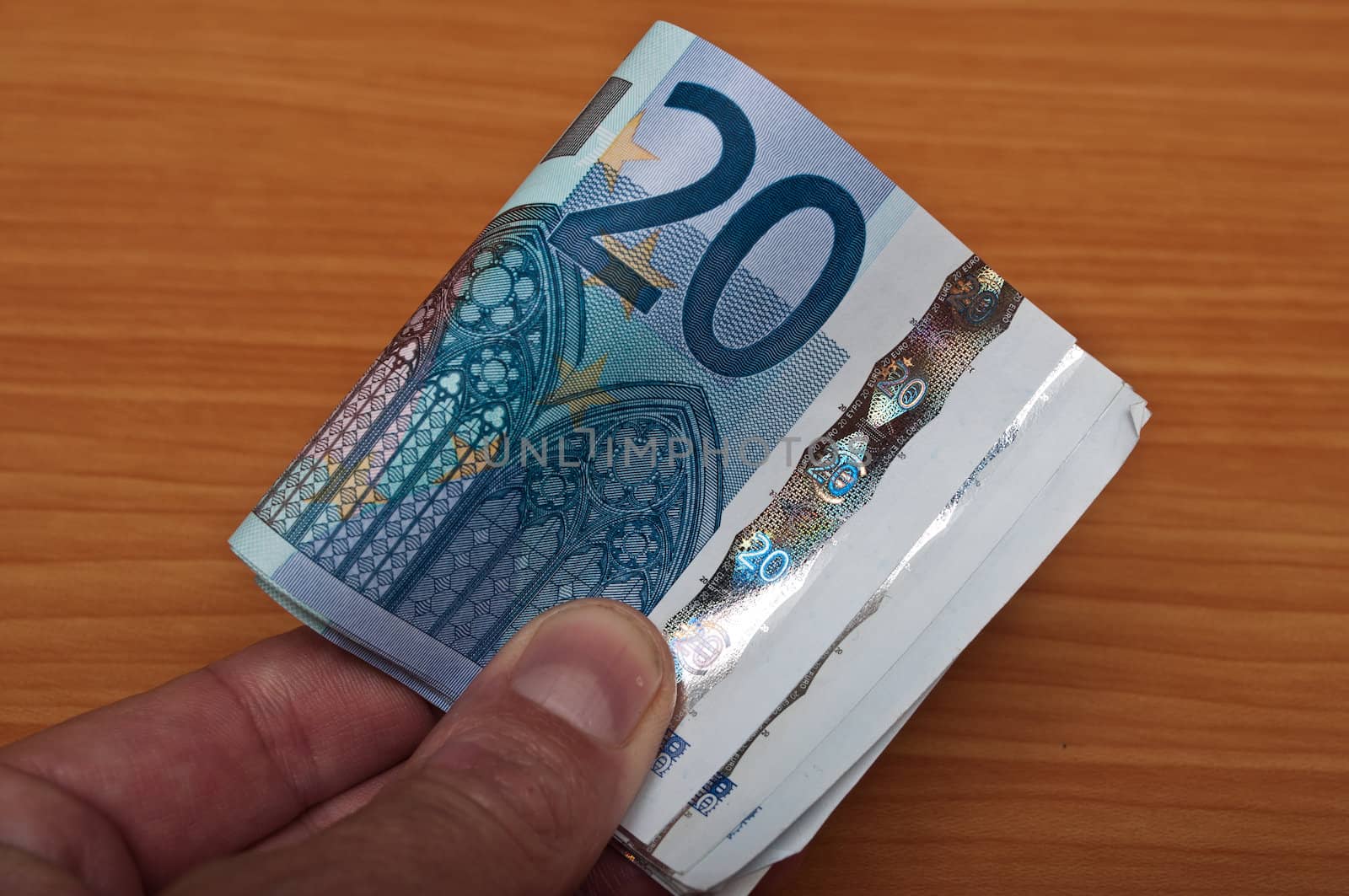 man pay with banknot of twenty euros