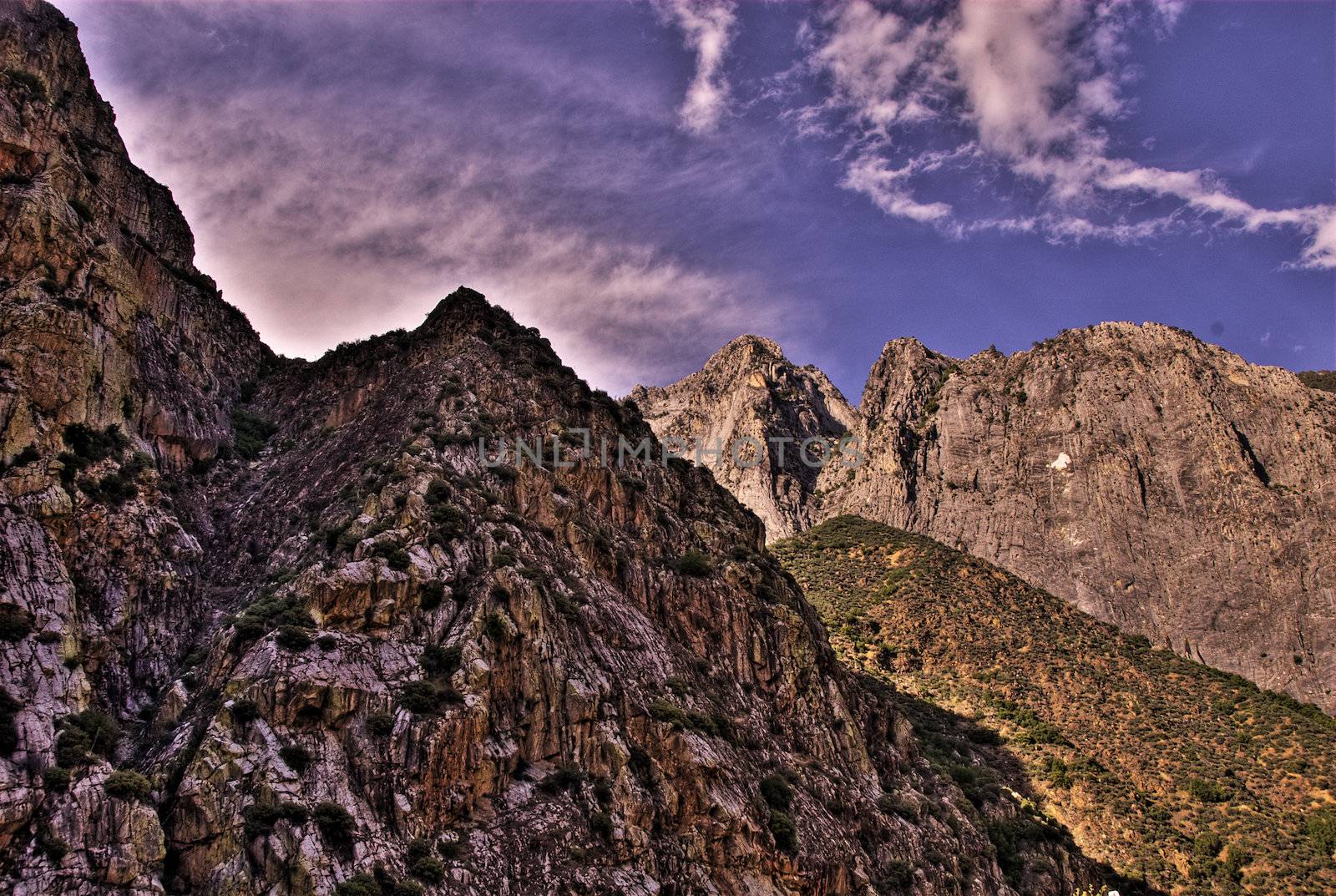 Kings Canyon 0346 - The granite mountain peaks of Kings Canyon.