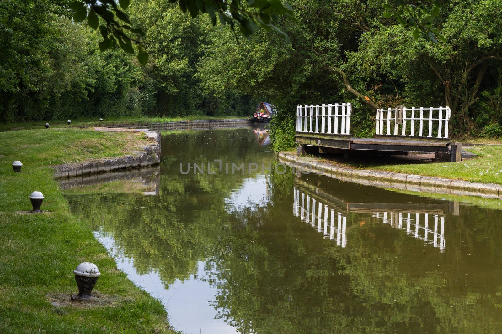 Grand Union Canal Swing Bridge Pitstone by daverlee