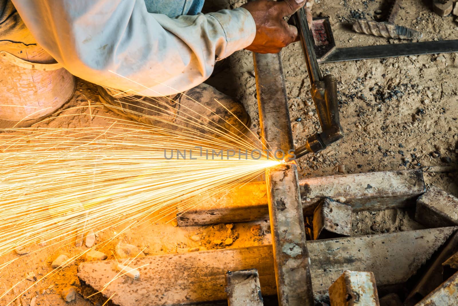 metal cutting with acetylene torch by wmitrmatr
