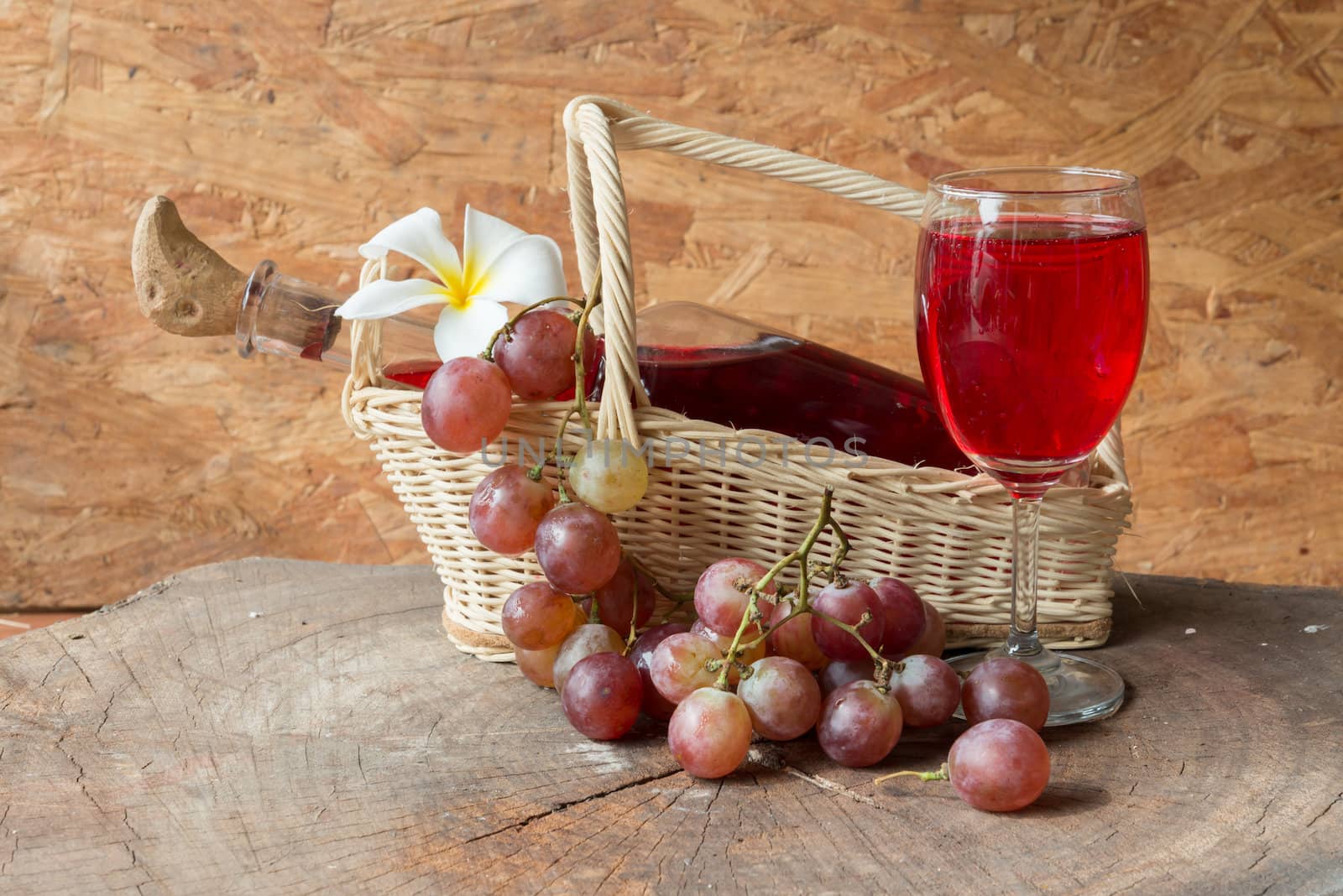 Wine and grapes on old wood.