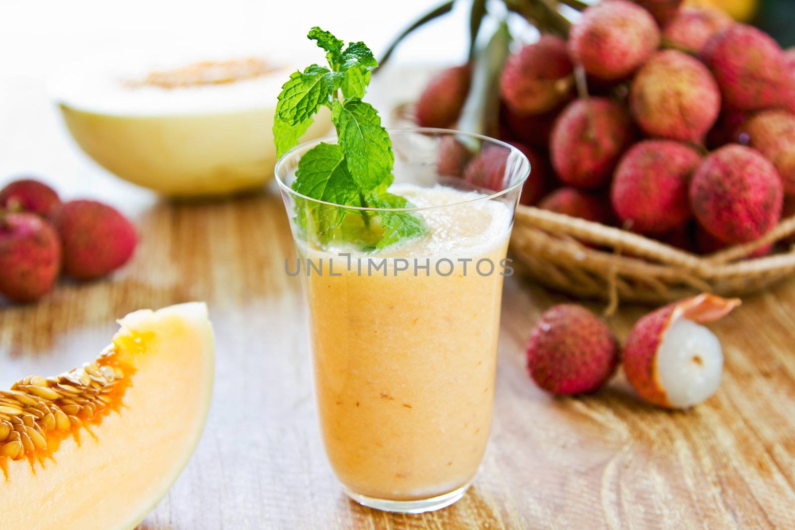 Lychee with Cantaloupe smoothie by fresh ingredients