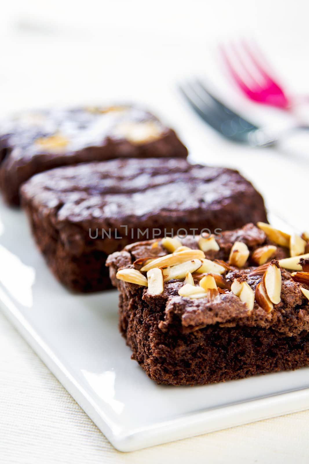 Brownies with almond and white chocolate topping
