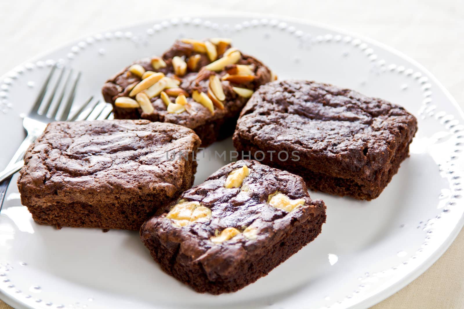 Brownies with almond and white chocolate topping