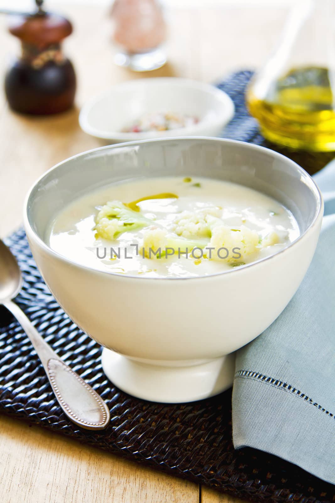 Cauliflower soup by vanillaechoes