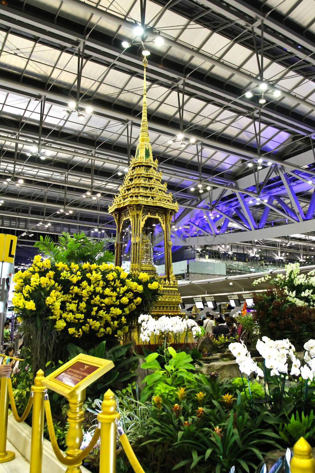 BANGKOK- AUGUST 15 : Small Thai golden throne at Suvanaphumi Airport, Bangkok on August 15, 2014. Suvarnabhumi airport is world's 4th largest single-building airport terminal.