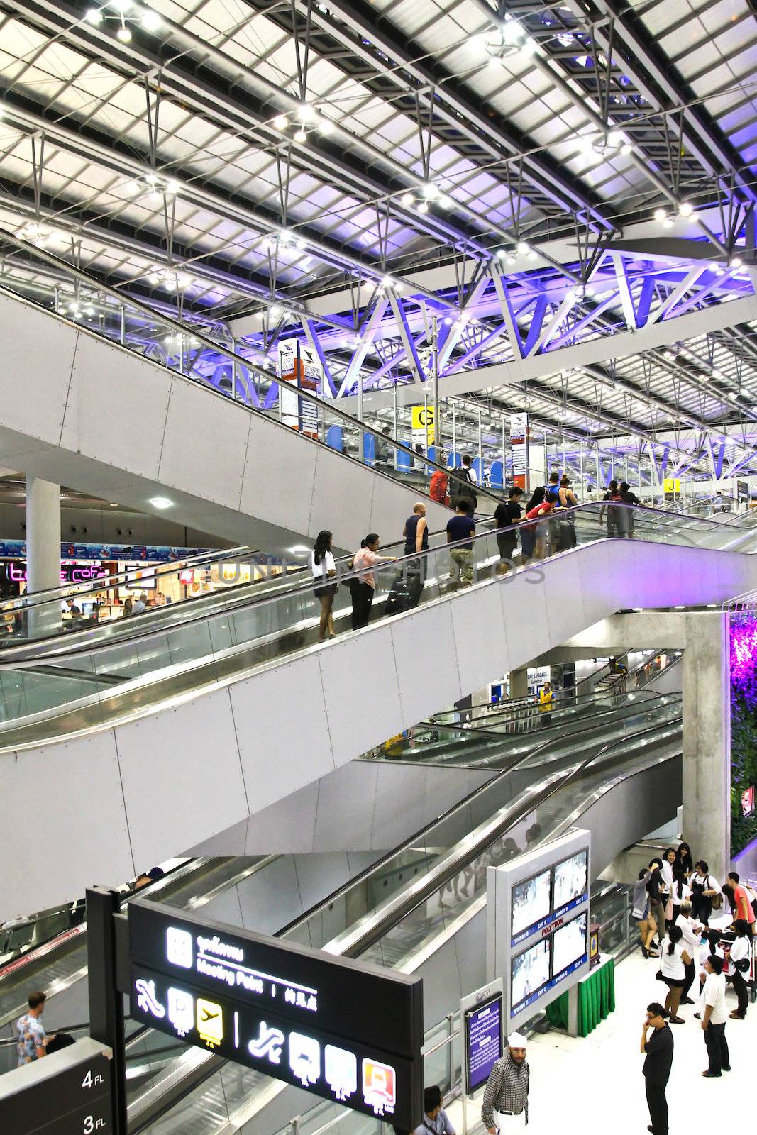 BANGKOK- AUGUST 15 : Unidentified people on terminal escalators  by doraclub