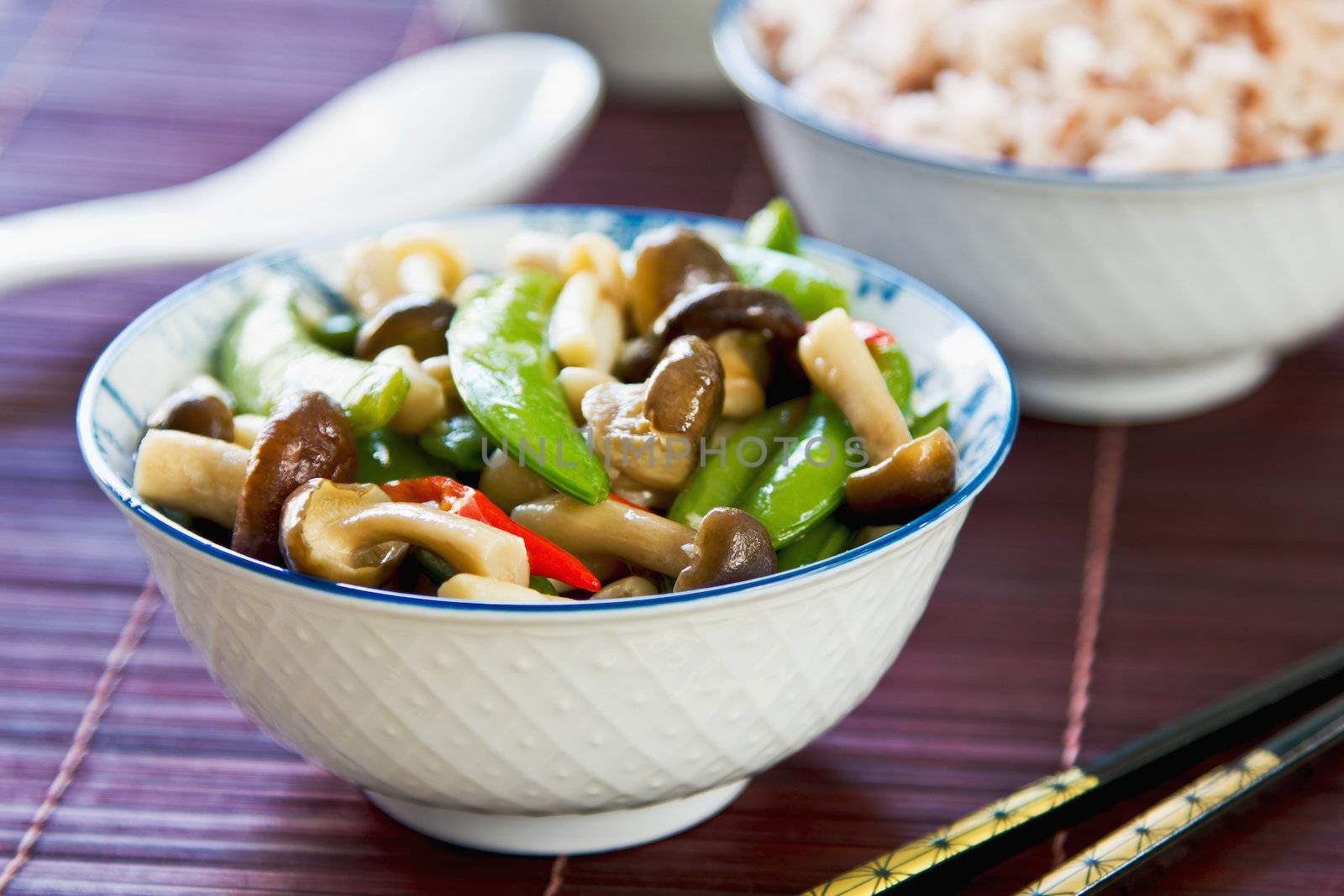 Stirred friedsnap  pea with mushroom in oyster sauce by brown rice