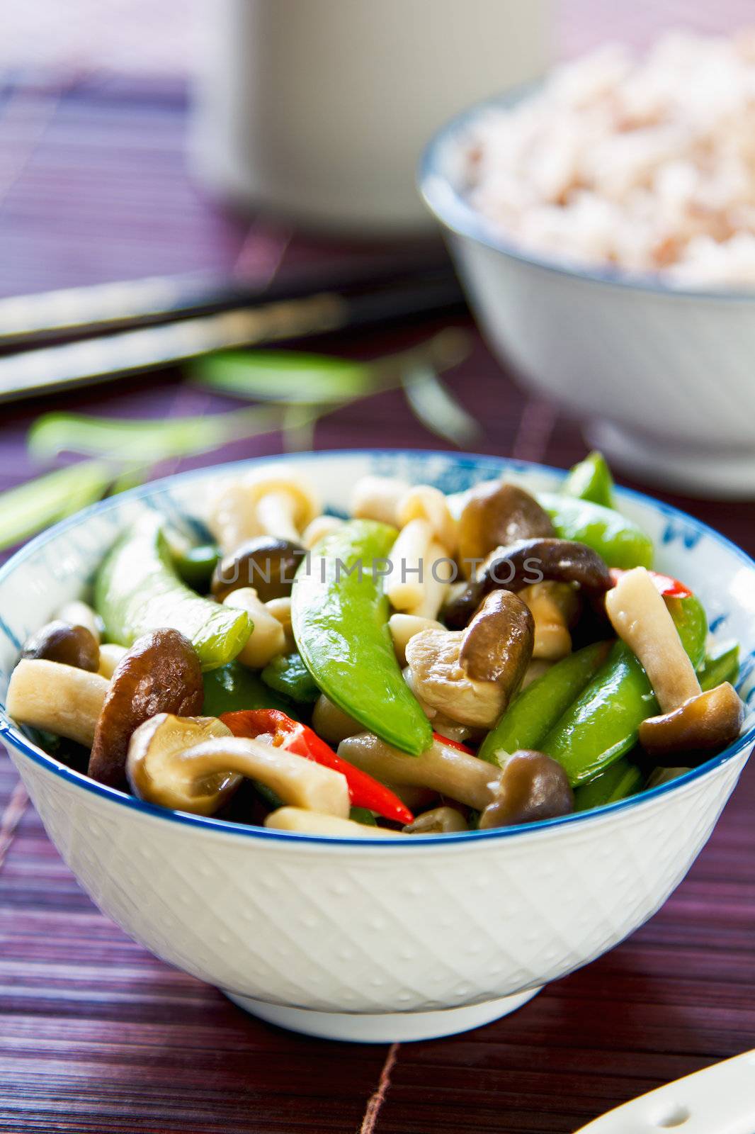 Stirred friedsnap  pea with mushroom in oyster sauce by brown rice