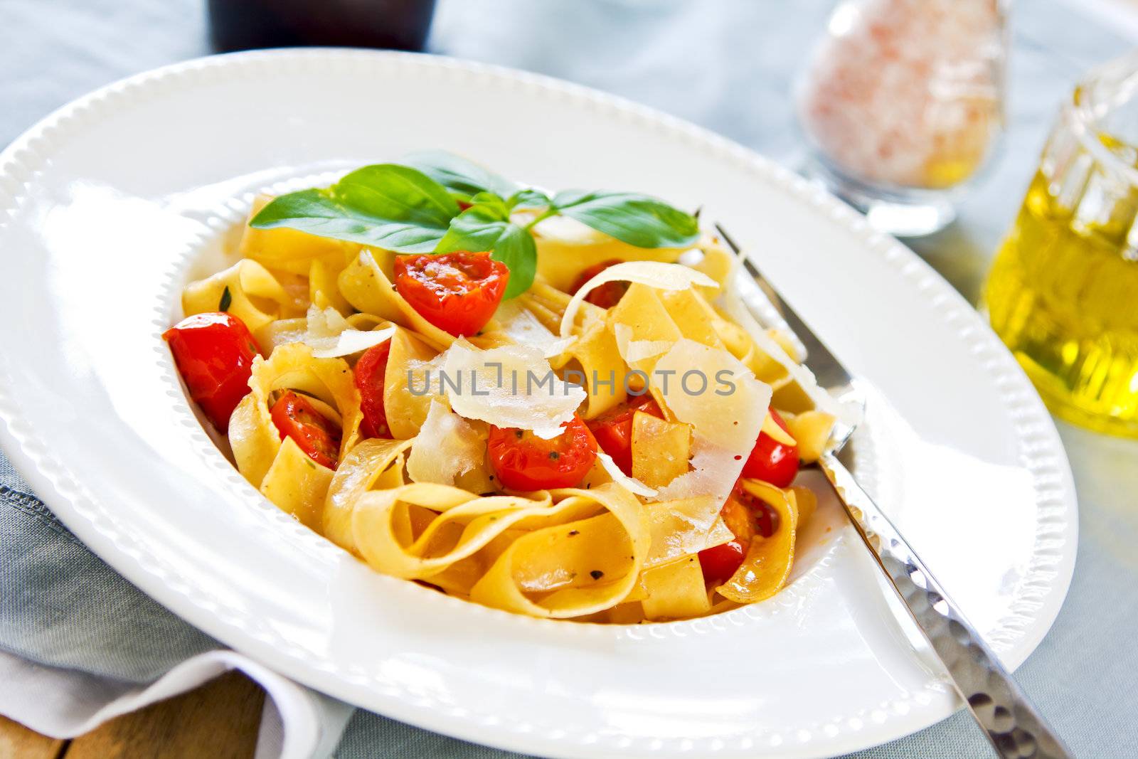 Tagliatelle with tomato  by vanillaechoes
