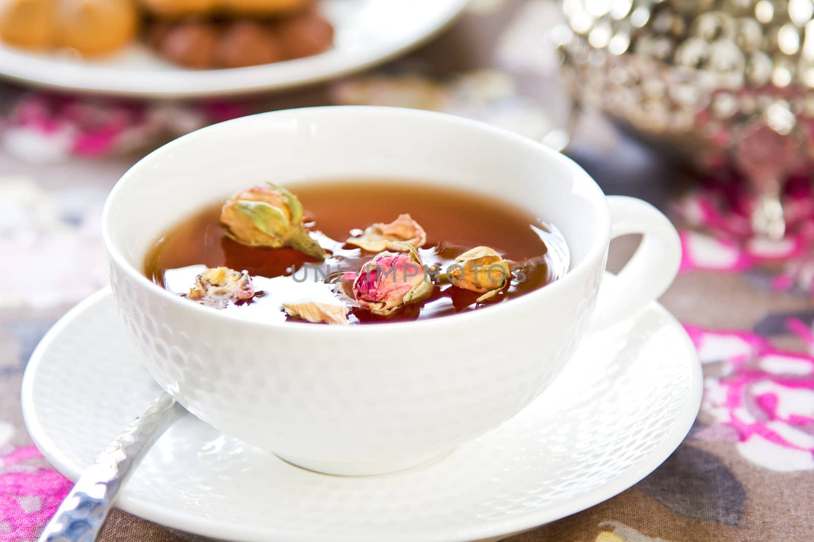 Black Tea with Rose buds by some cookeis