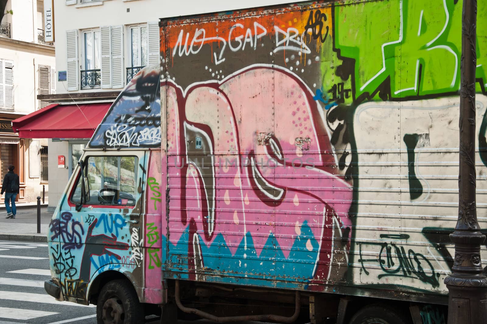 urban Art street in paris - truck