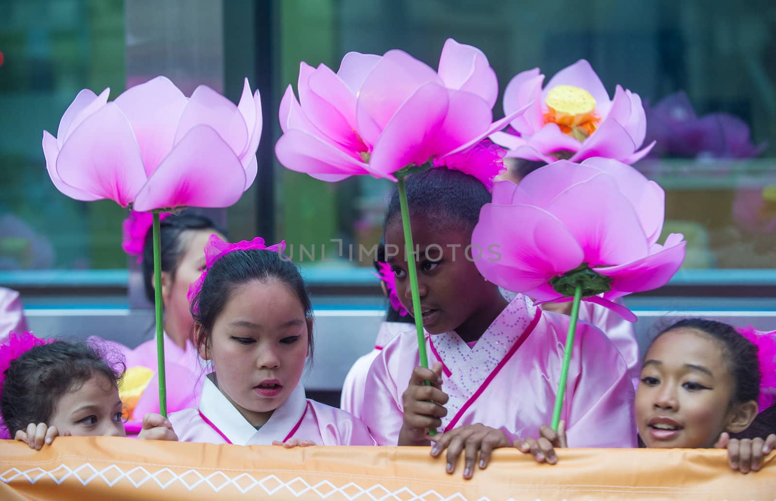 SAN FRANCISCO - FEB 15 : Unidentified dress up children performing during the Chinese New Year Parade in San Francisco , California on February 15 2014 , It is the largest Asian event in North America 