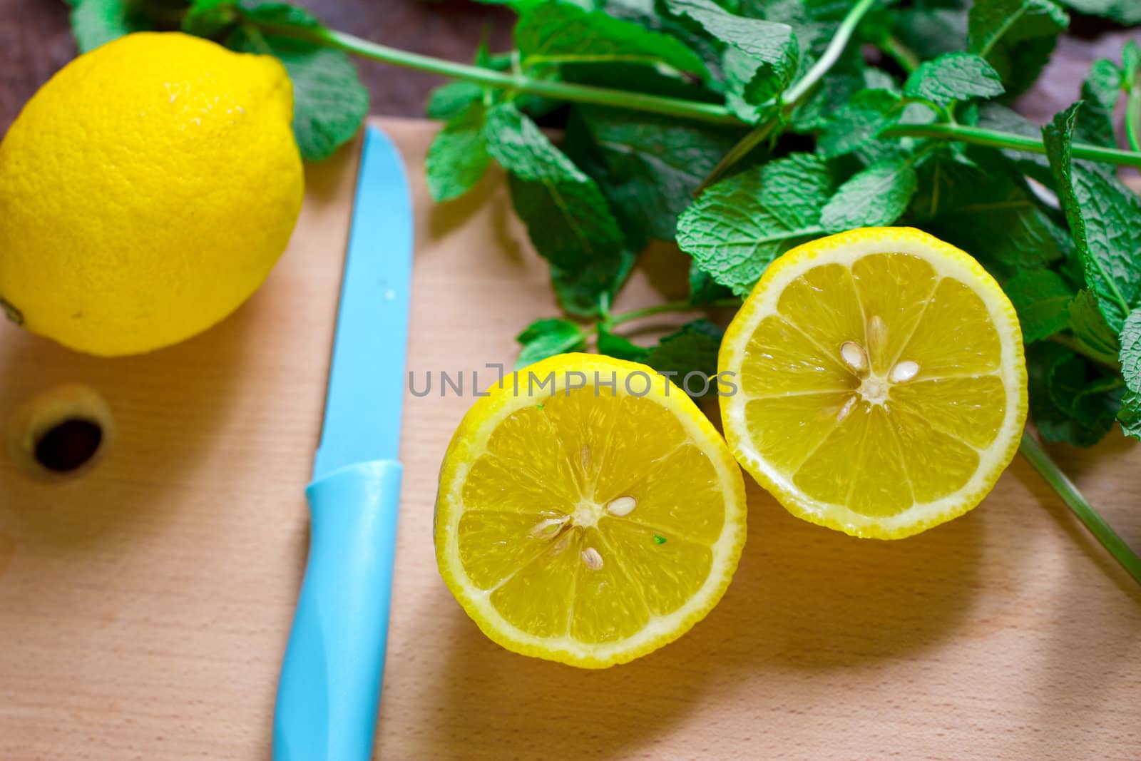 Cut the lemon and mint are on the board