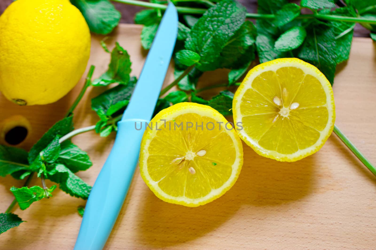 Cut the lemon and mint are on the board