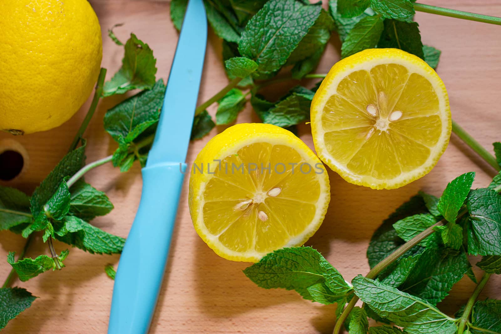 Cut the lemon and mint are on the board