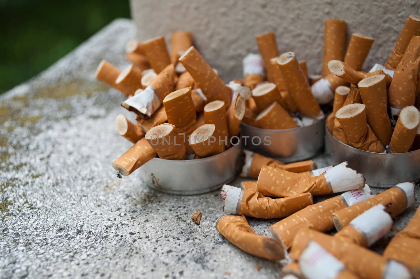 stop cigarette by NeydtStock