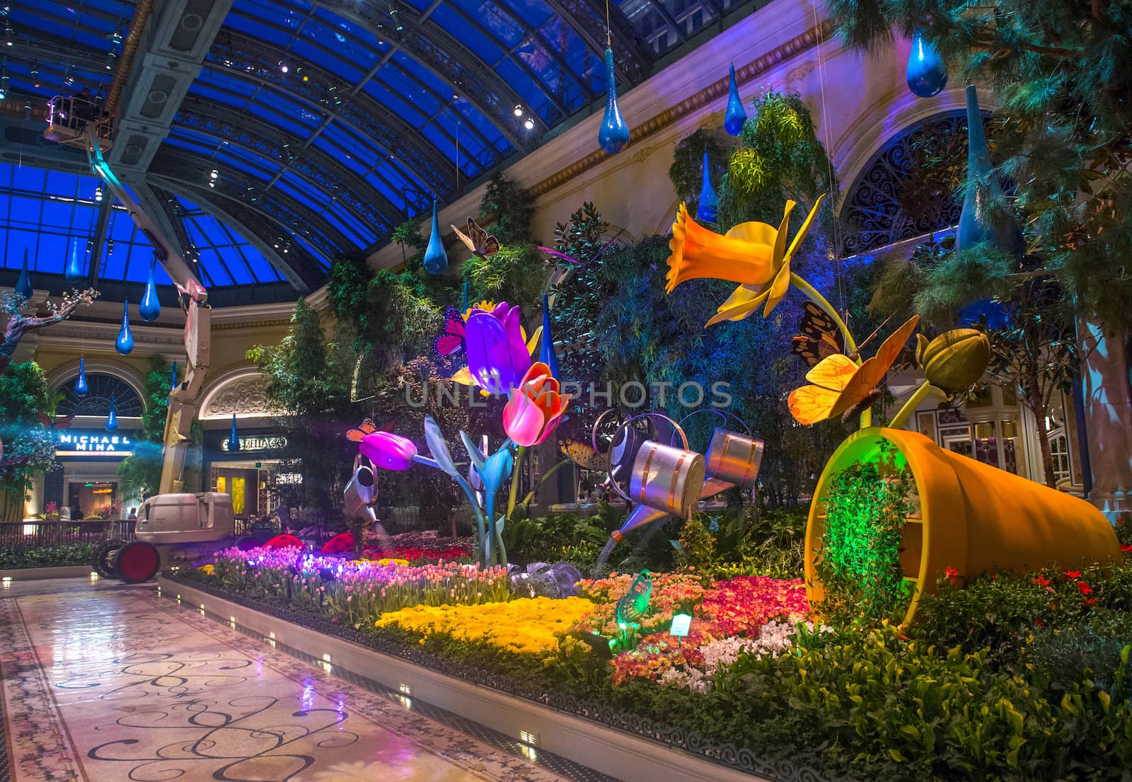 Bellagio Hotel Conservatory & Botanical Gardens by kobby_dagan