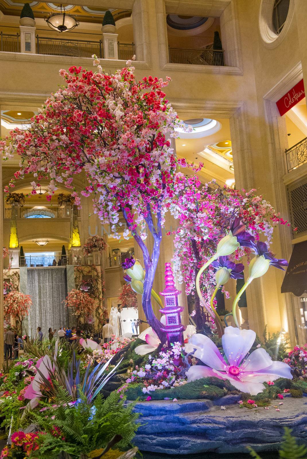 LAS VEGAS - MARCH 15 : The interior of the Venetian hotel & Casino in Las Vegas on March 15 , 2014. With more than 4000 suites it's one of the most famous hotels in the world.