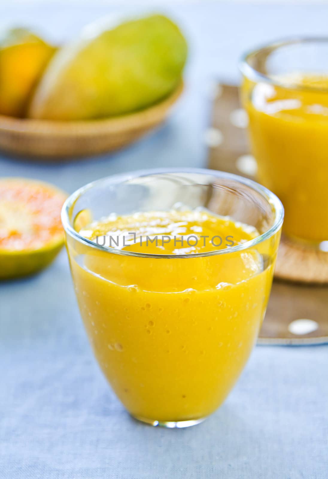 Mango and Orange smoothie by vanillaechoes