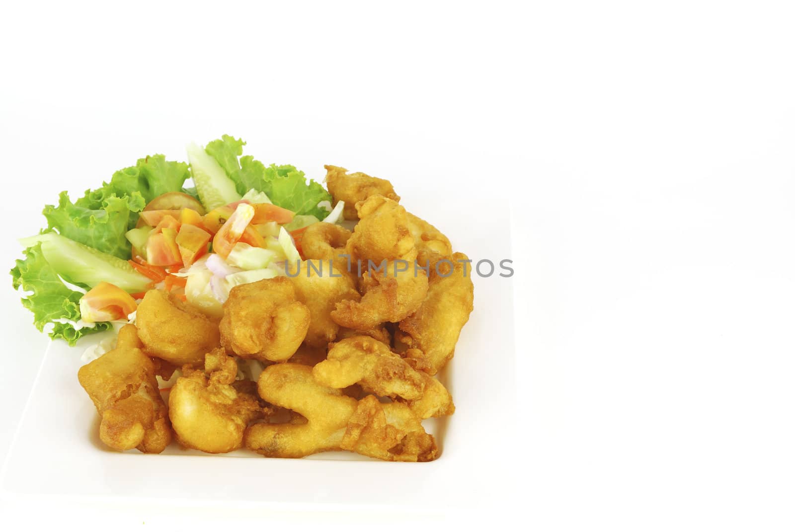 squid , shrimps , fried in batter with vegetable