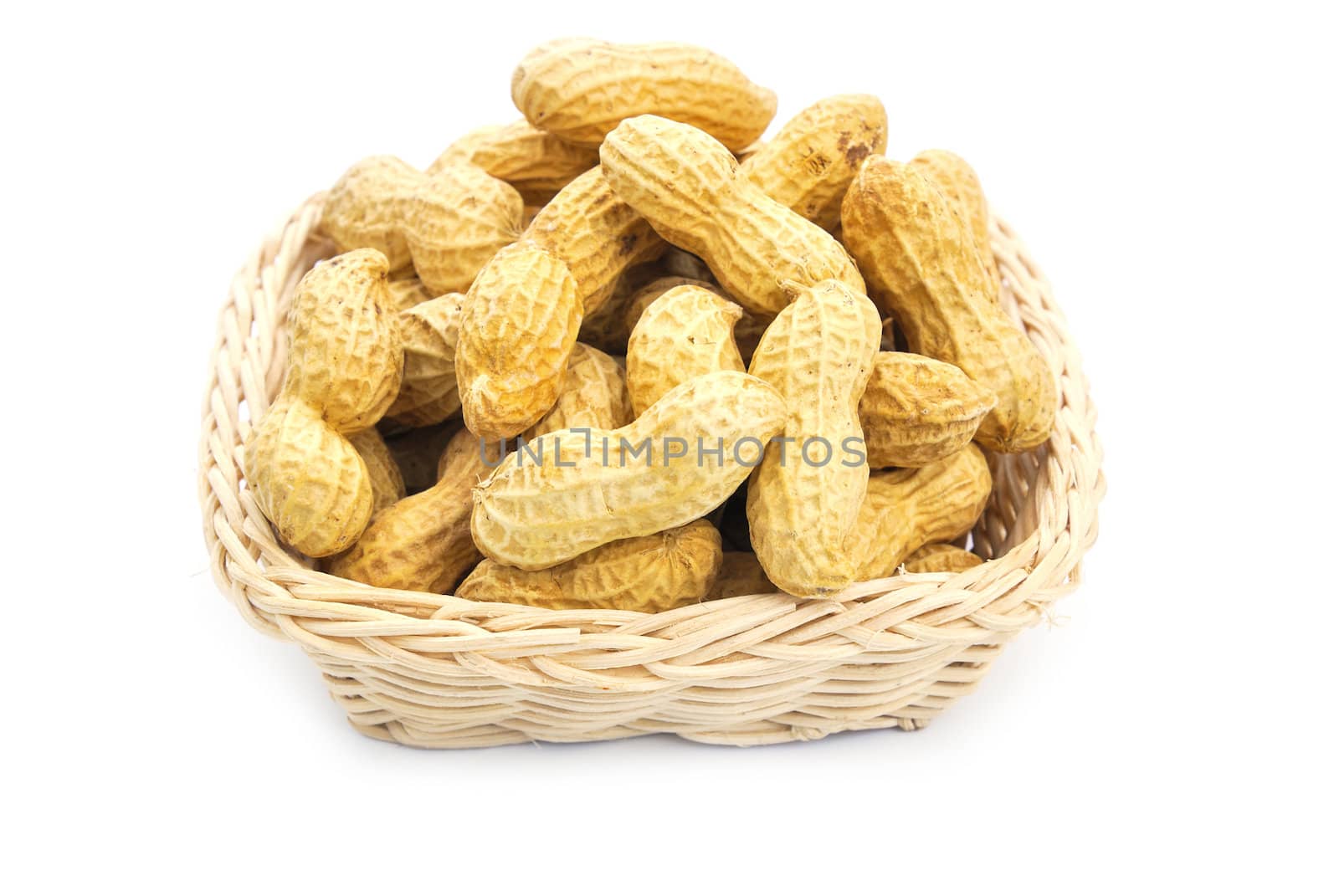 Dried peanuts