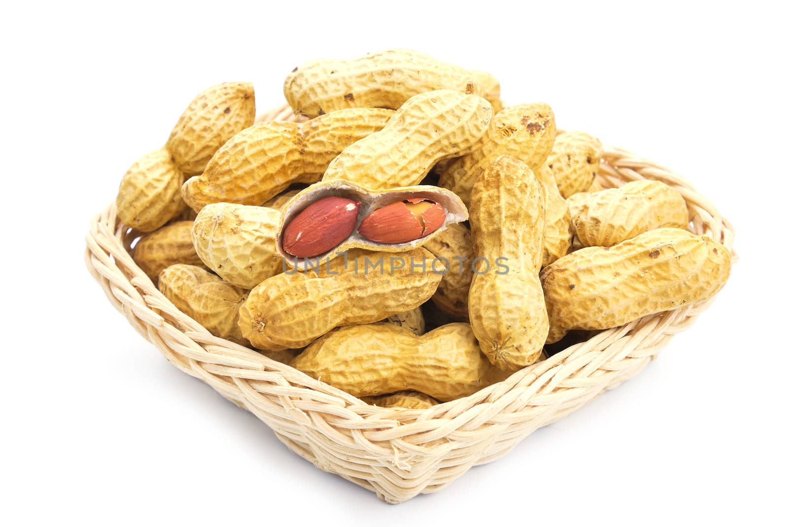 Dried peanuts