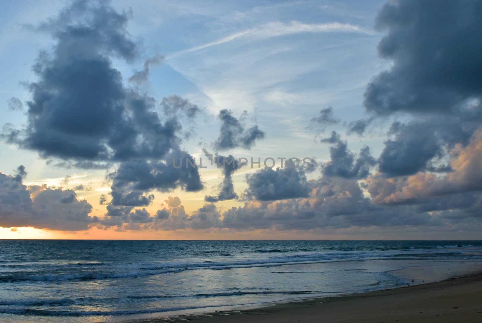 Beautiful sunset / sunrise sky with clouds