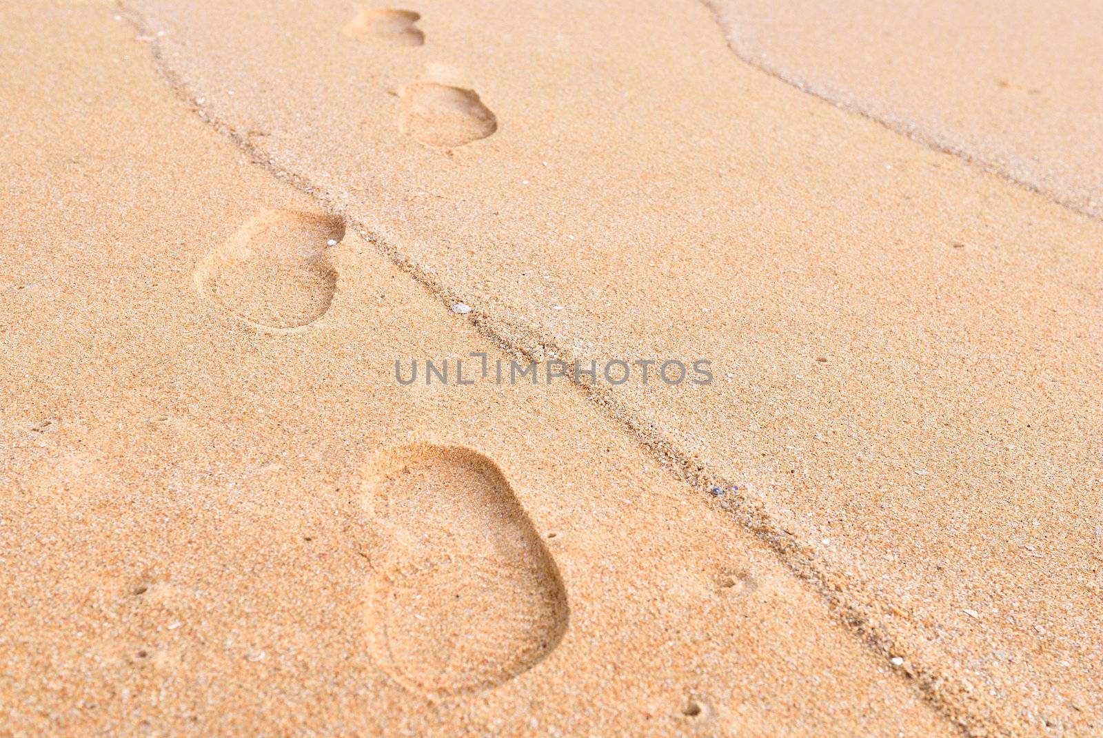 footprint on a sand by teen00000