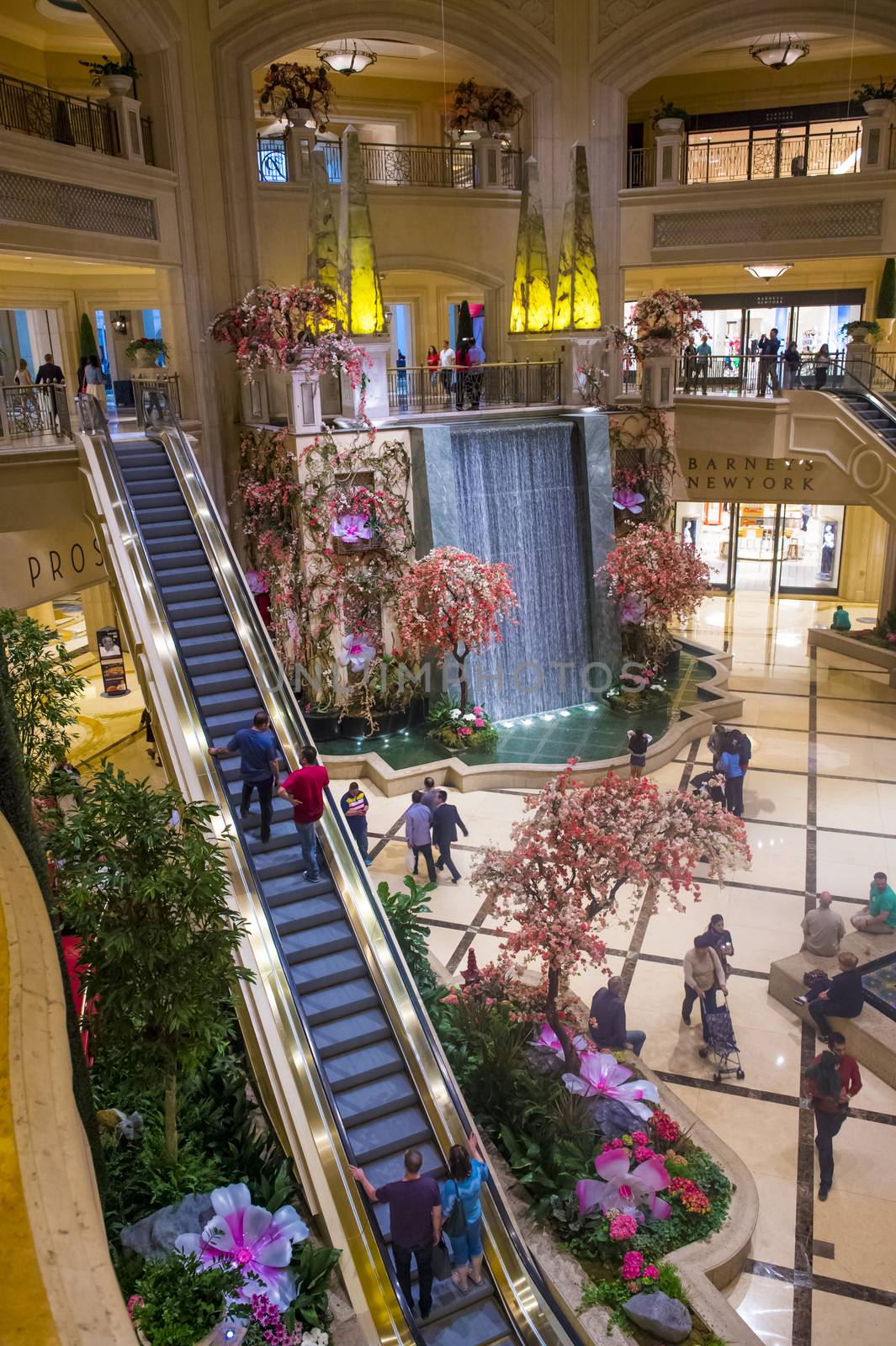 LAS VEGAS - MARCH 15 : The interior of the Venetian hotel & Casino in Las Vegas on March 15 , 2014. With more than 4000 suites it's one of the most famous hotels in the world.