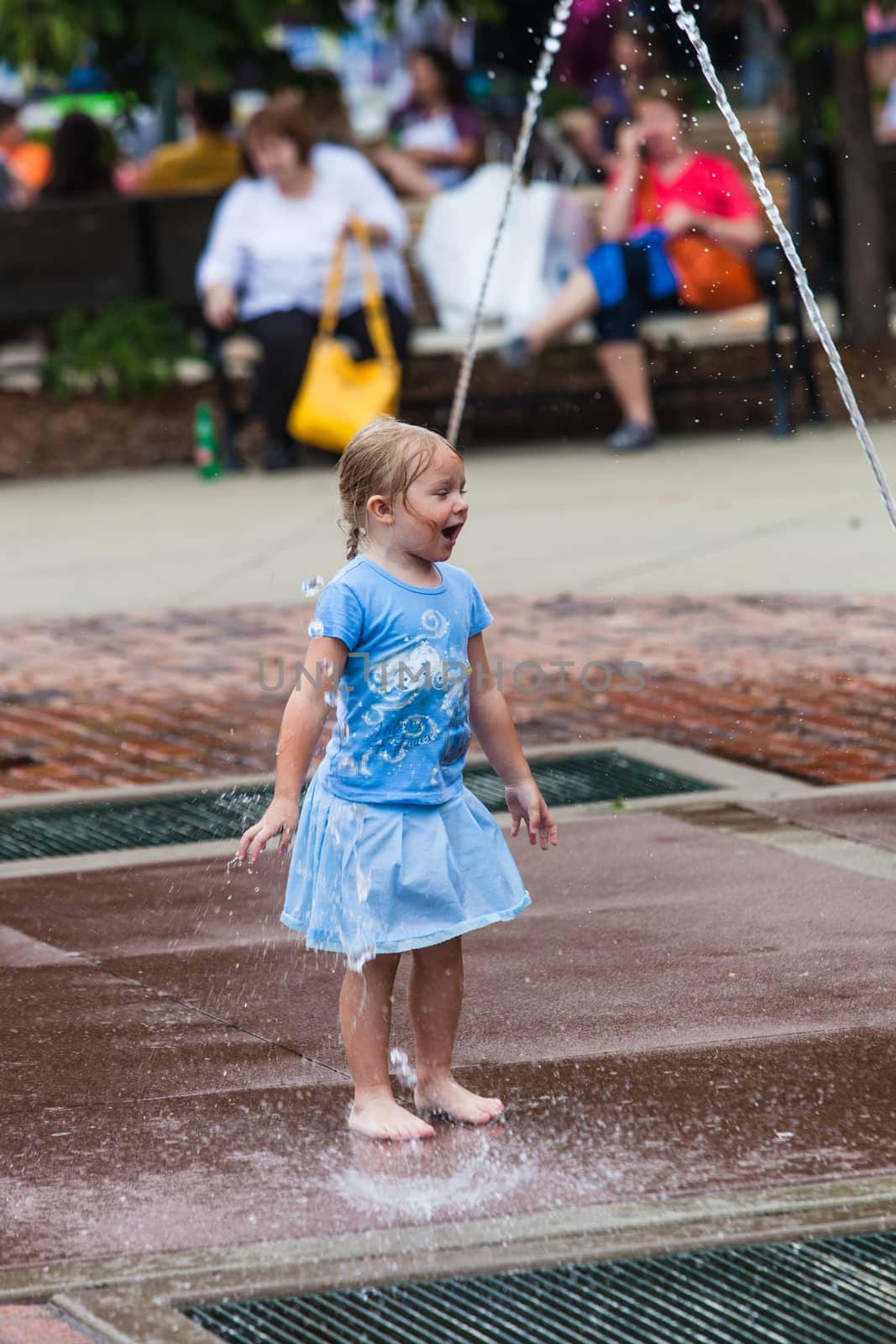 DES MOINES, IA /USA - AUGUST 10: Unidentified young girl plays in fountain at the Iowa State Fair on August 10, 2014 in Des Moines, Iowa, USA.