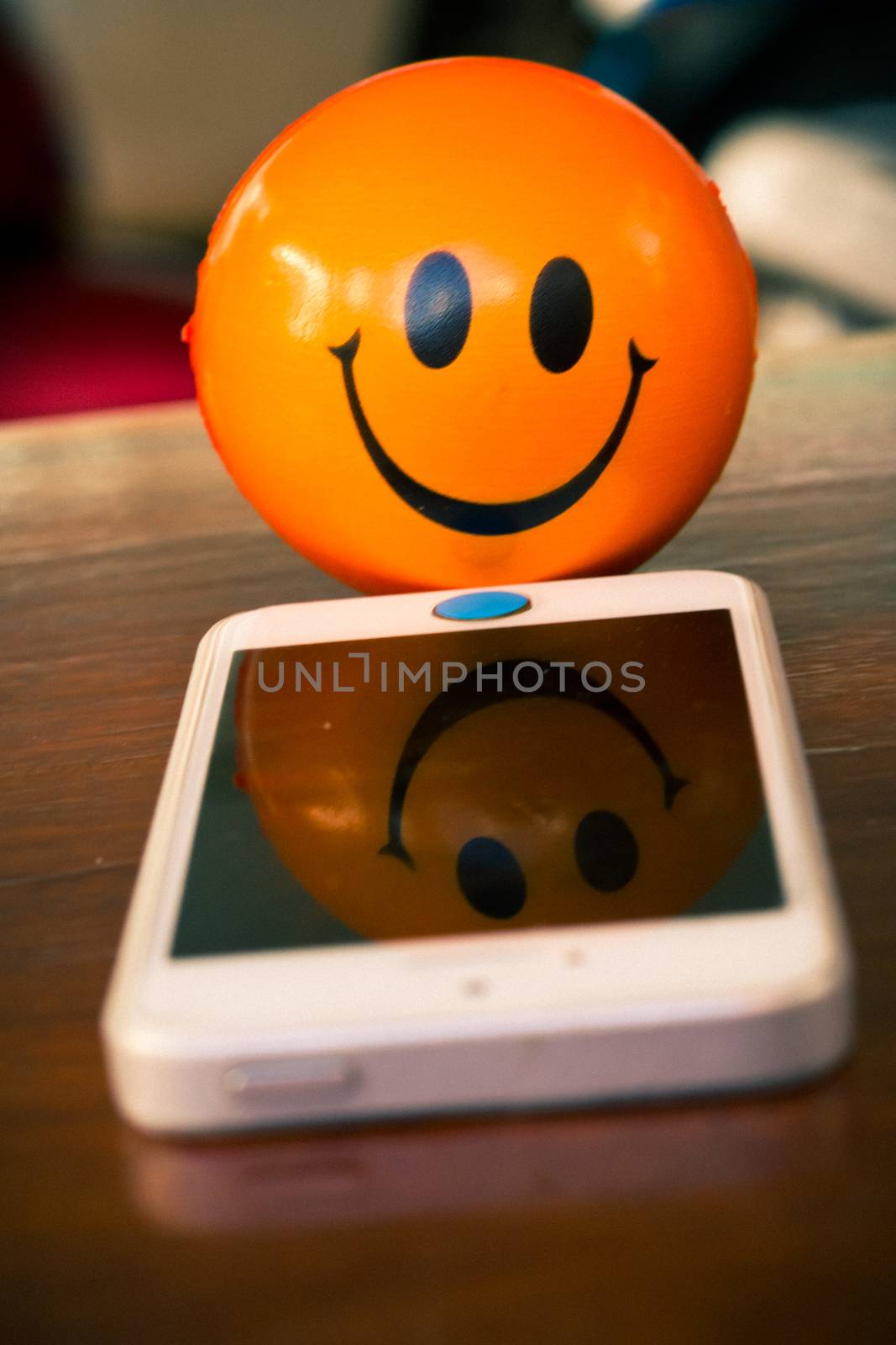 smiling ball with moblie  phone