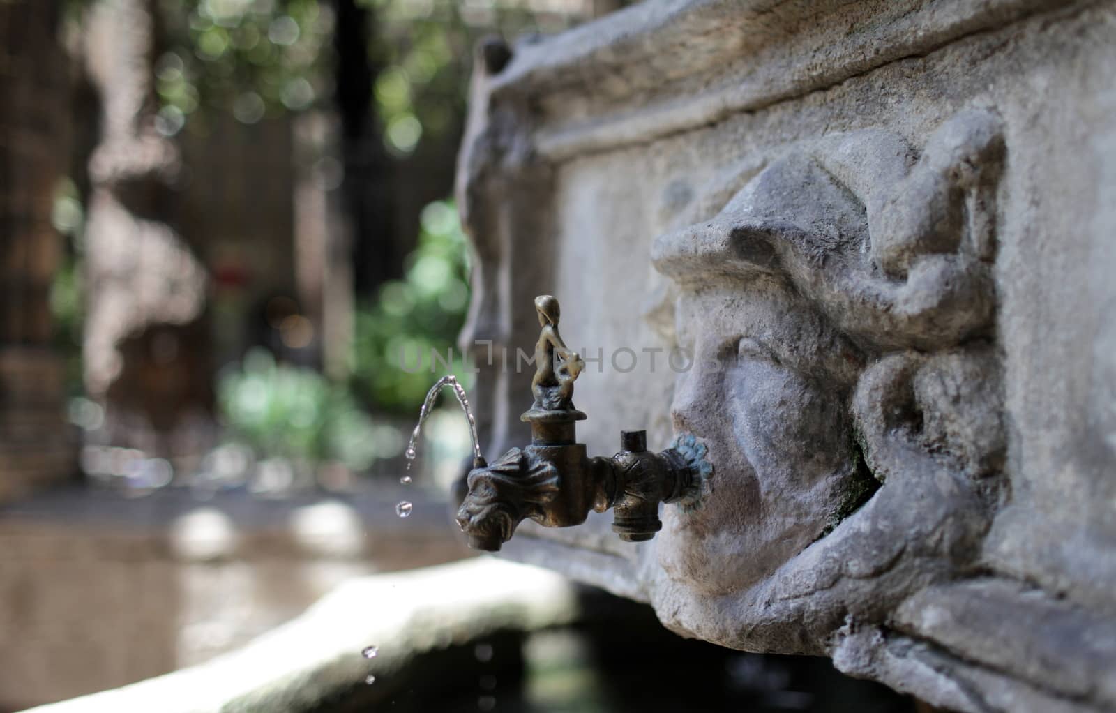 Drinking Fountain drops of water Motion 