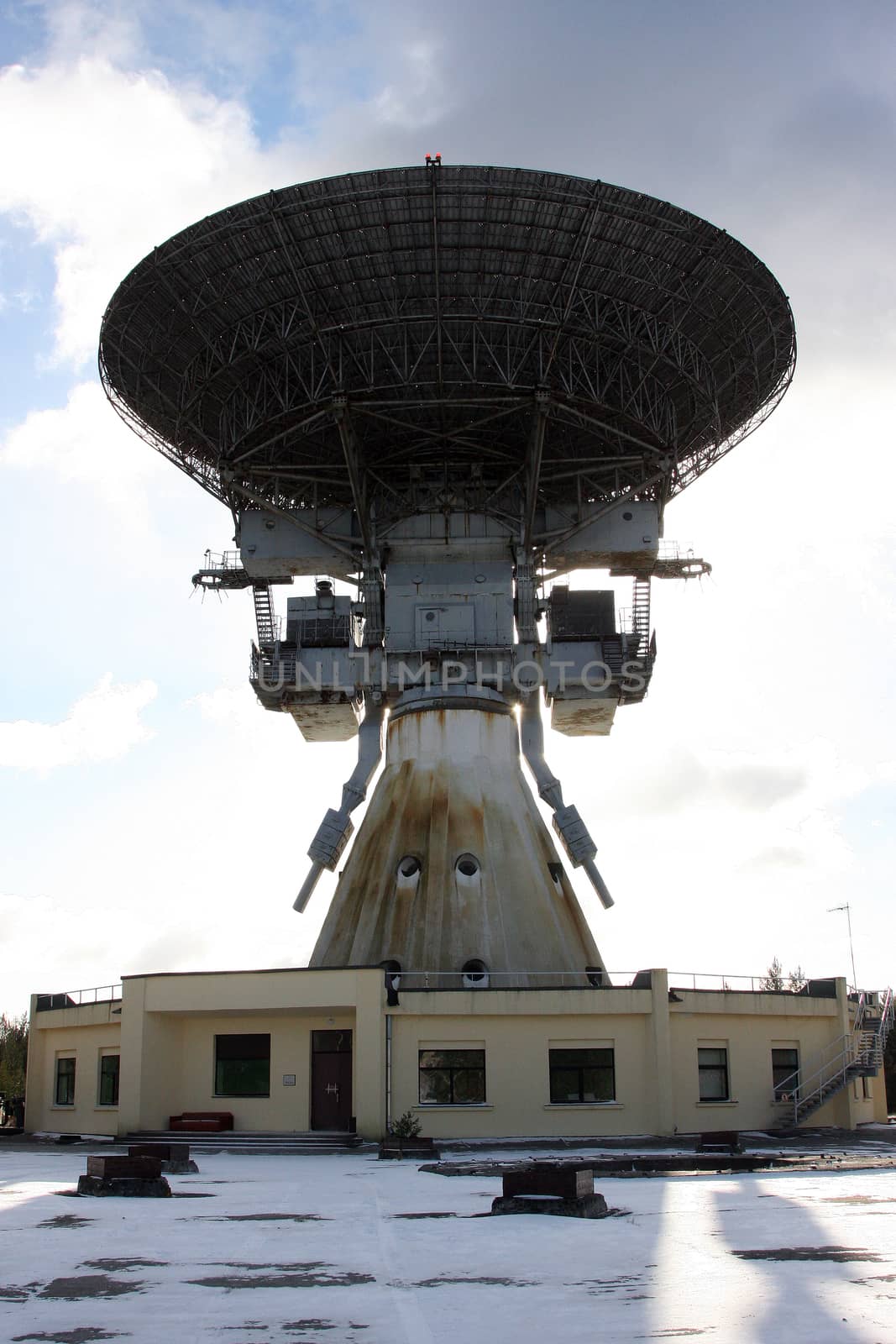  32 m radiotelescope RT-32  by Maris