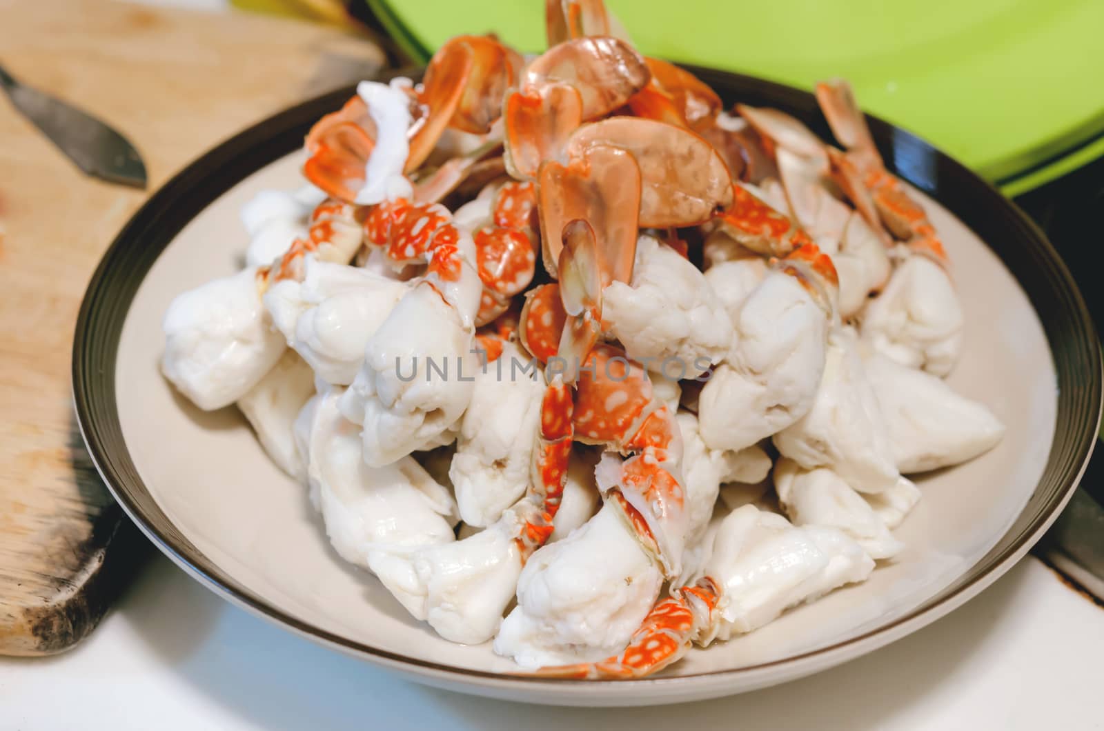 Steamed crab legs  on  dish , seafood dishes