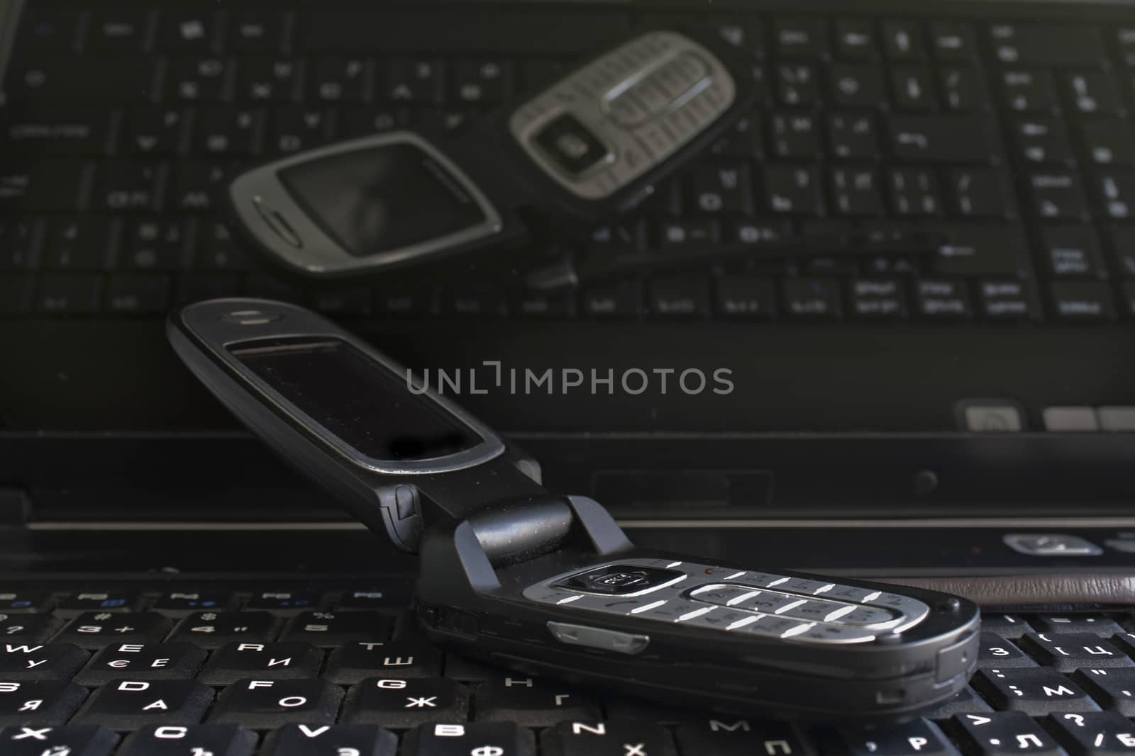 Black keyboard and black GSM by maggee