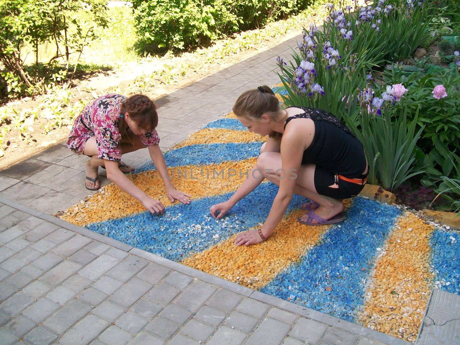 Children draw on the asphalt by vlad00mir